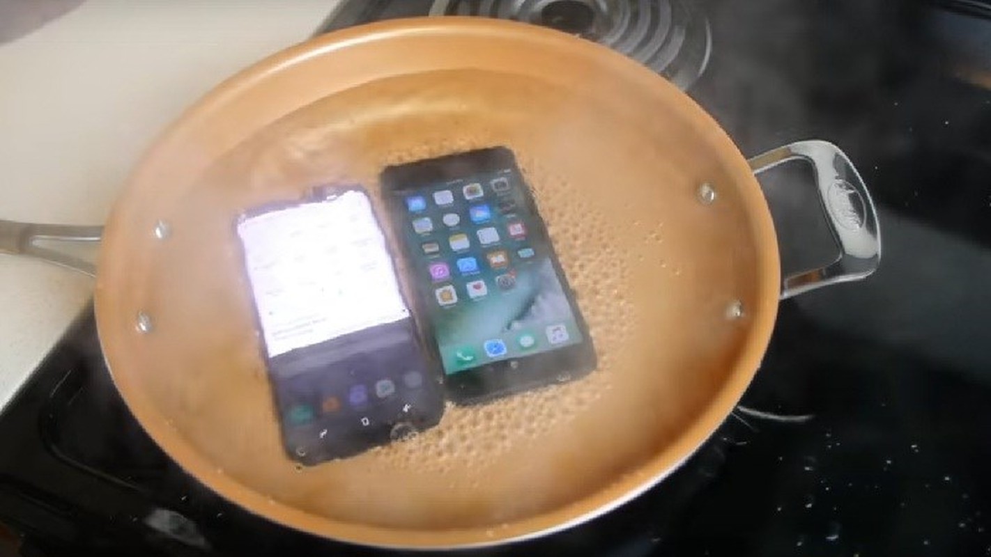 Choang vang xem Galaxy S8 Plus, iPhone 7 Plus do suc trong nuoc soi-Hinh-5
